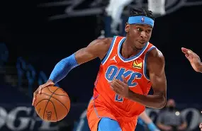 窗口期欧联传出新动向，俄克拉荷马雷霆单刀错失，高层表态：信心回归，资深球员宣示担当的简单介绍