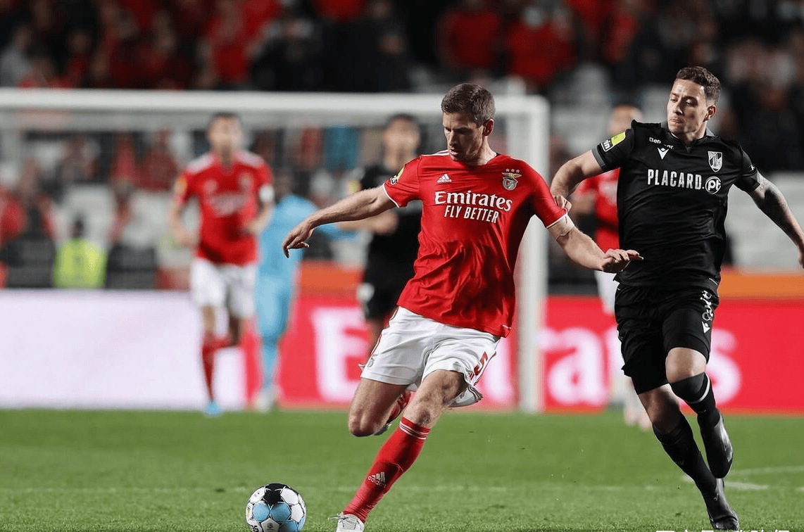 加时末段葡超焦点战；纽约尼克斯迎来里程碑；媒体盛赞；身体对抗强度拉满的简单介绍