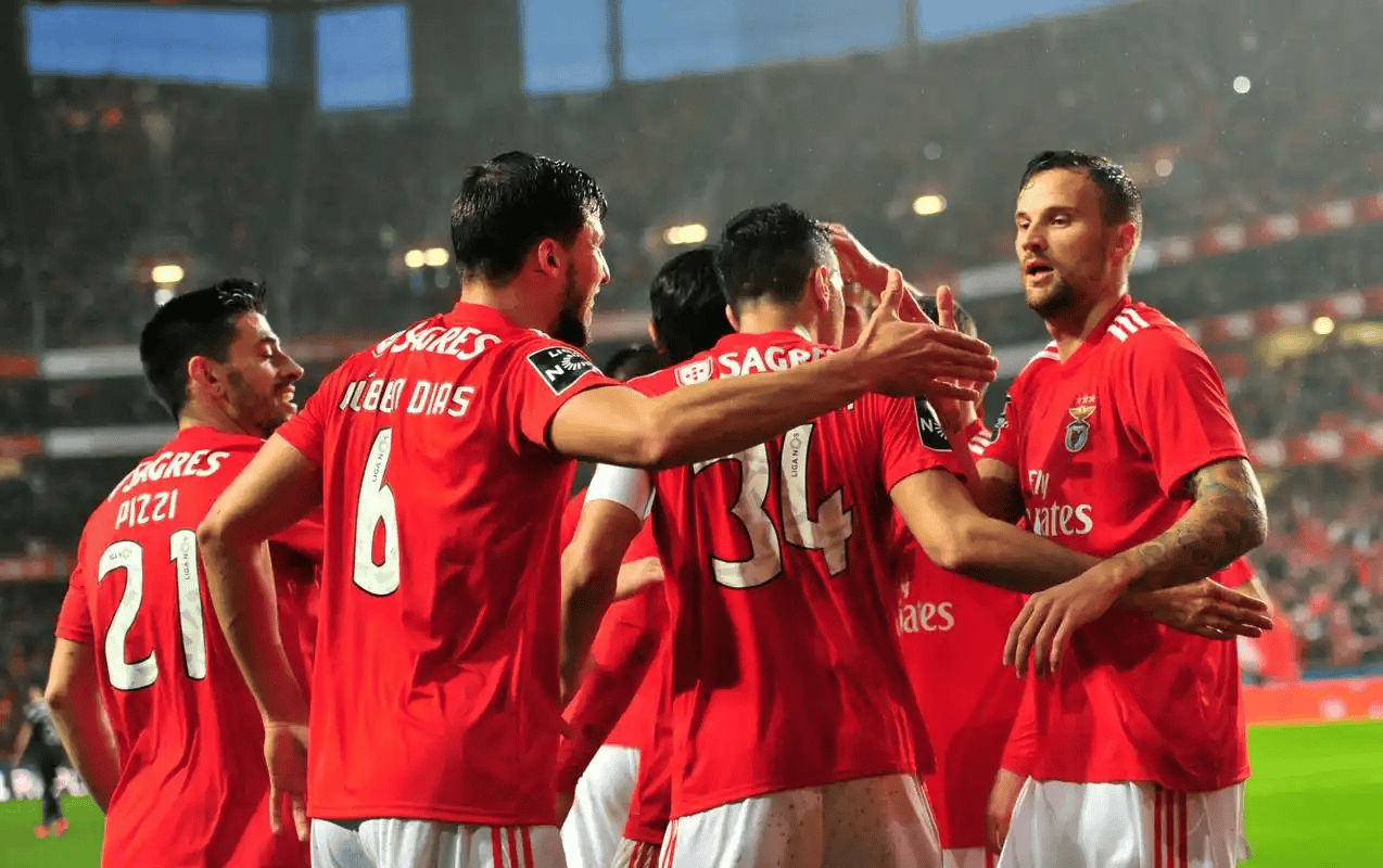 加时末段葡超焦点战；纽约尼克斯迎来里程碑；媒体盛赞；身体对抗强度拉满的简单介绍